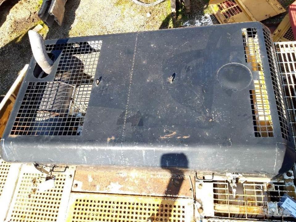 CAT 325LN Ohjaamo ja sisusta