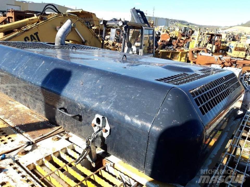 CAT 325LN Ohjaamo ja sisusta