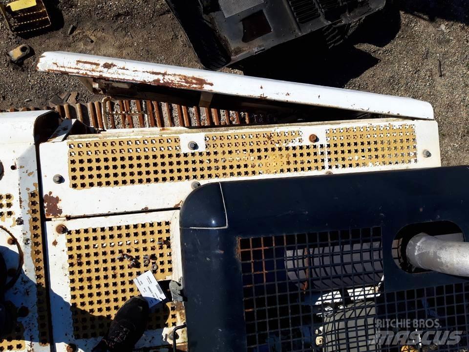 CAT 325LN Ohjaamo ja sisusta