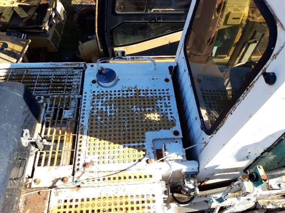 CAT 325LN Ohjaamo ja sisusta