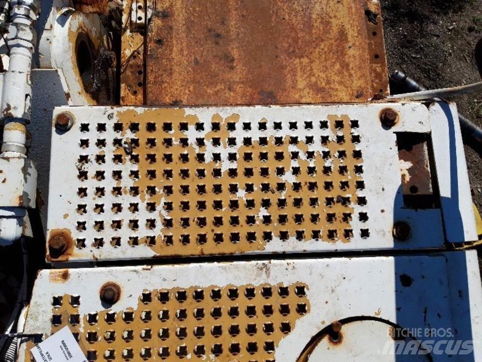 CAT 325LN Ohjaamo ja sisusta