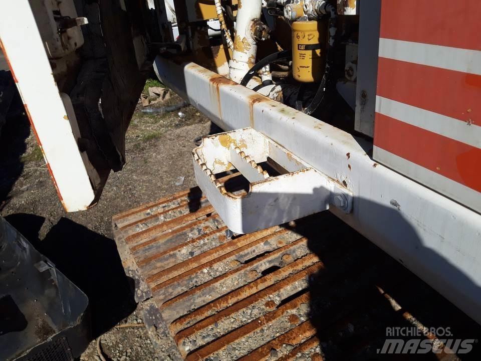 CAT 325LN Ohjaamo ja sisusta