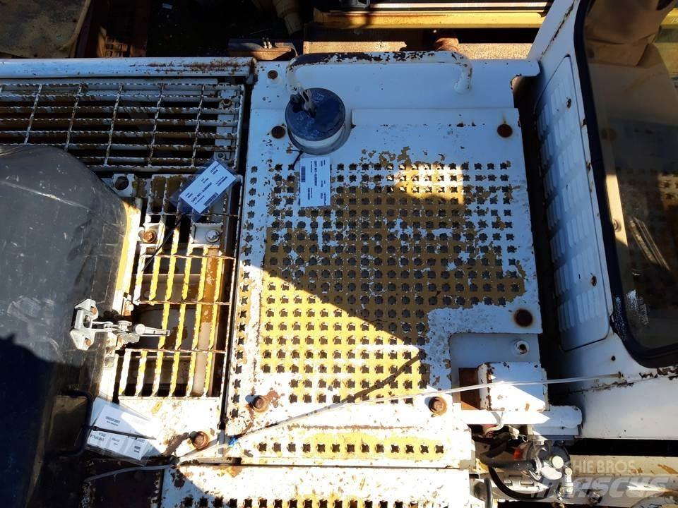 CAT 325LN Ohjaamo ja sisusta