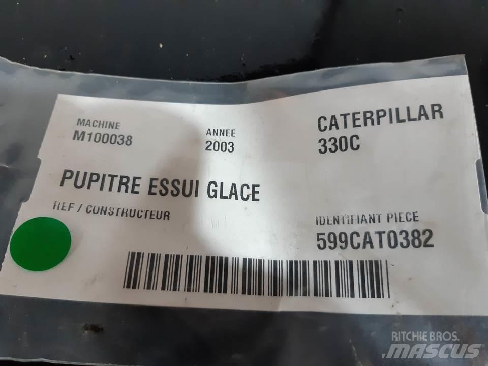 CAT 330C Ohjaamo ja sisusta