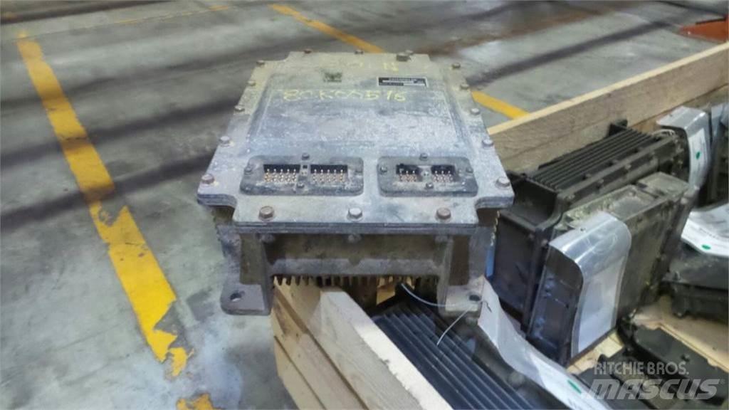 CAT 330L Ohjaamo ja sisusta