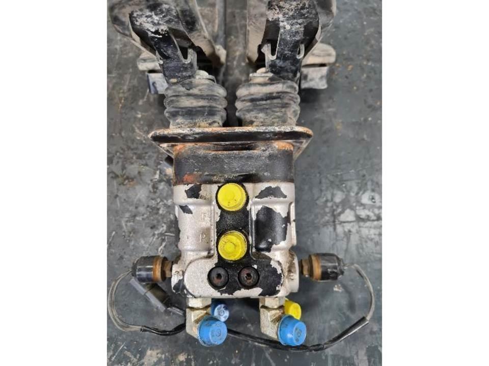 CAT 336DL Ohjaamo ja sisusta