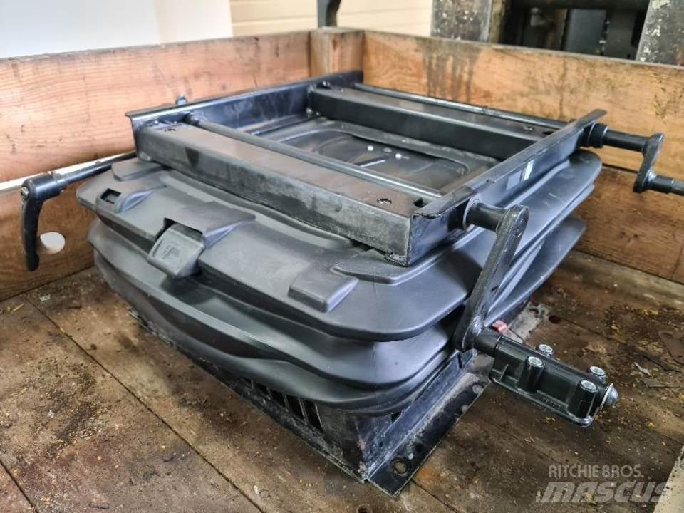 CAT 336DL Ohjaamo ja sisusta