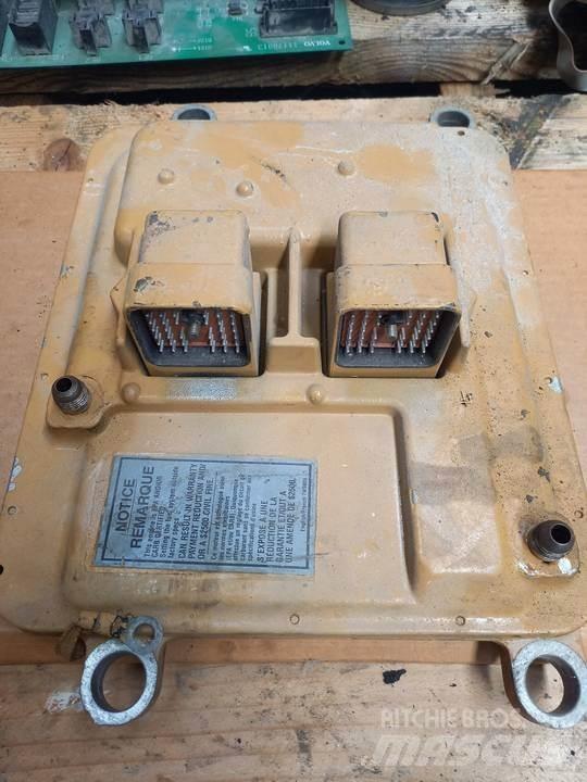 CAT 345C Ohjaamo ja sisusta