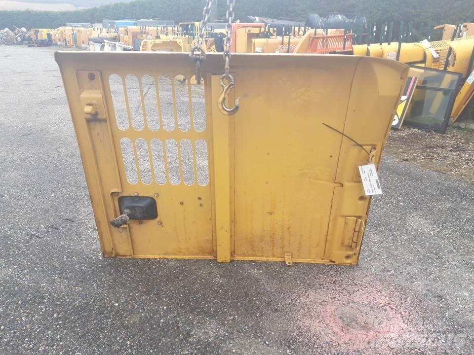 CAT 345C Ohjaamo ja sisusta