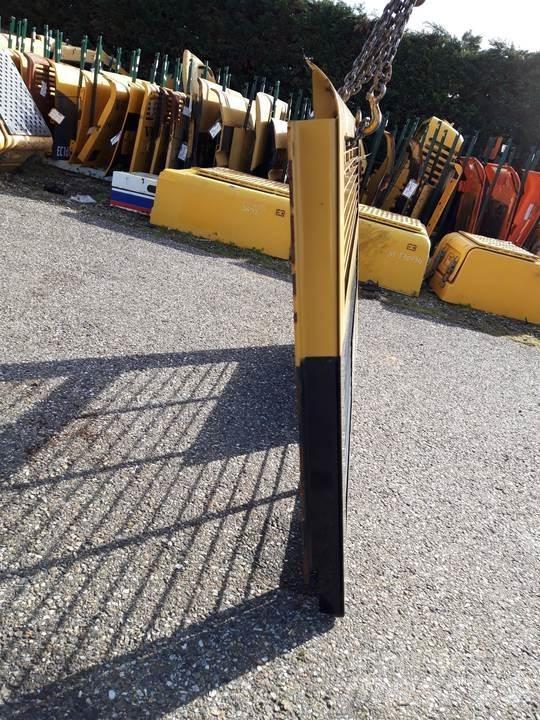CAT 345C Ohjaamo ja sisusta