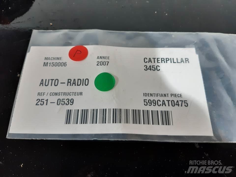 CAT 345C Ohjaamo ja sisusta