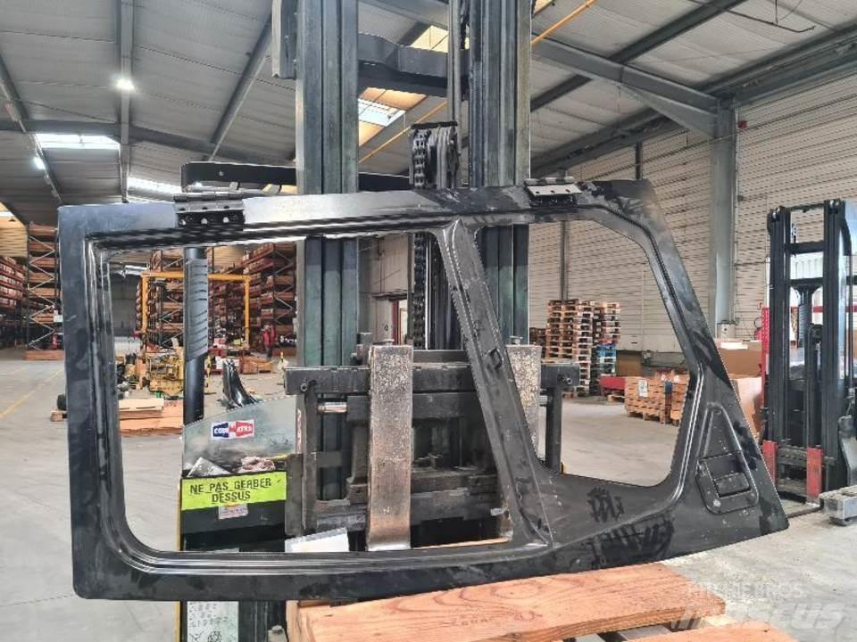 CAT 345D Ohjaamo ja sisusta