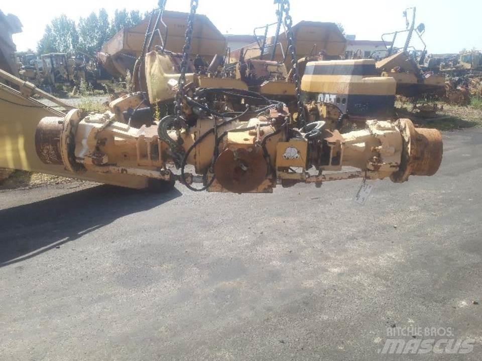 CAT 438B Vaihteisto