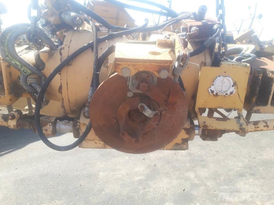 CAT 438B Vaihteisto