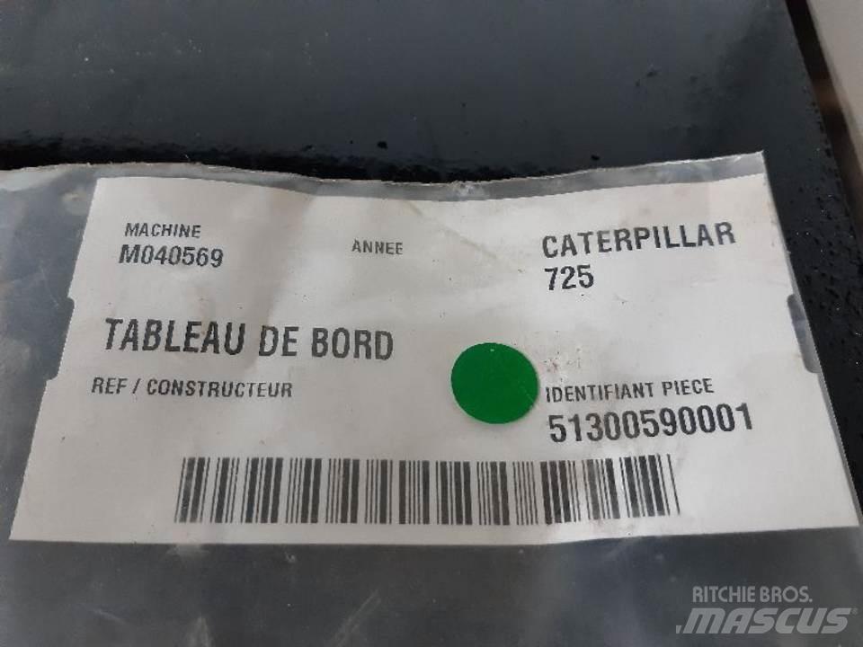 CAT 725 Ohjaamo ja sisusta