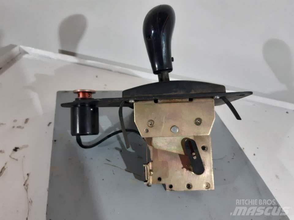 CAT 740 Ohjaamo ja sisusta
