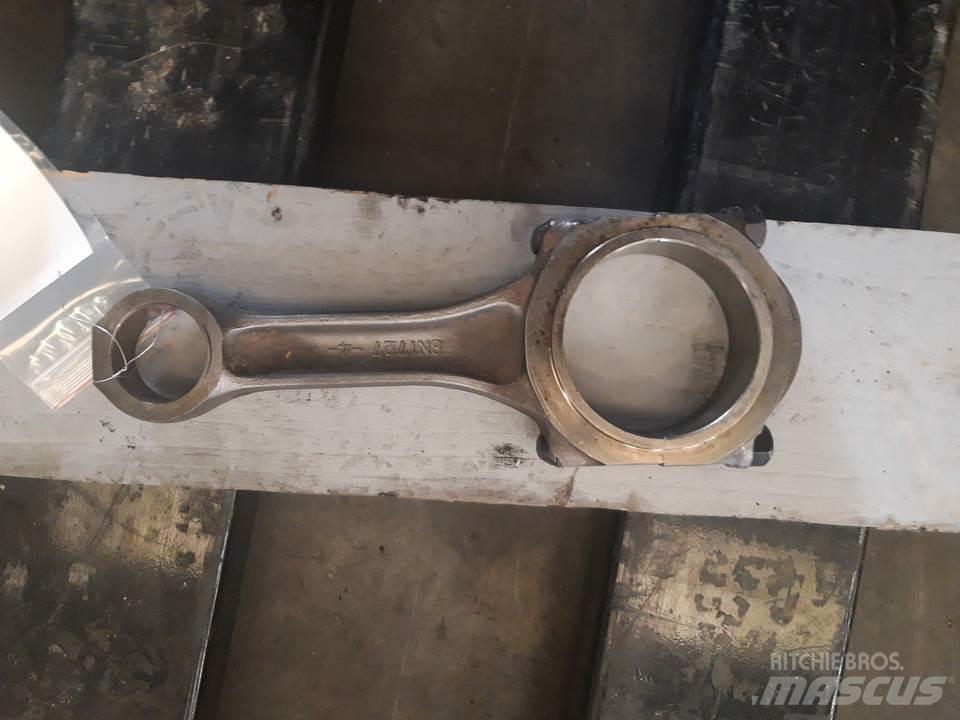 CAT 826C Moottorit