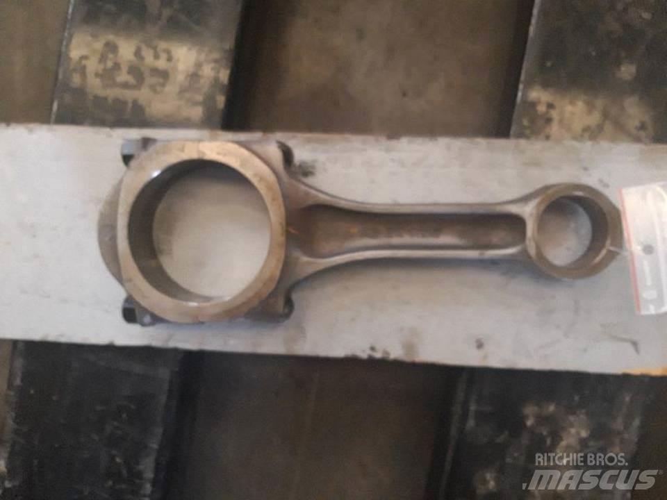 CAT 826C Moottorit