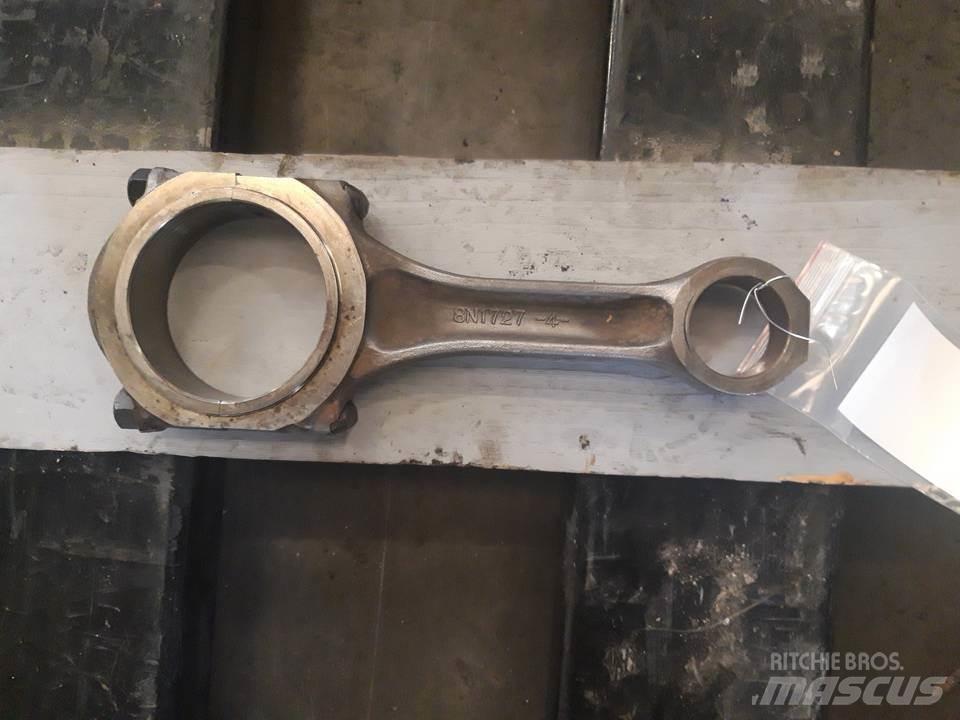 CAT 826C Moottorit