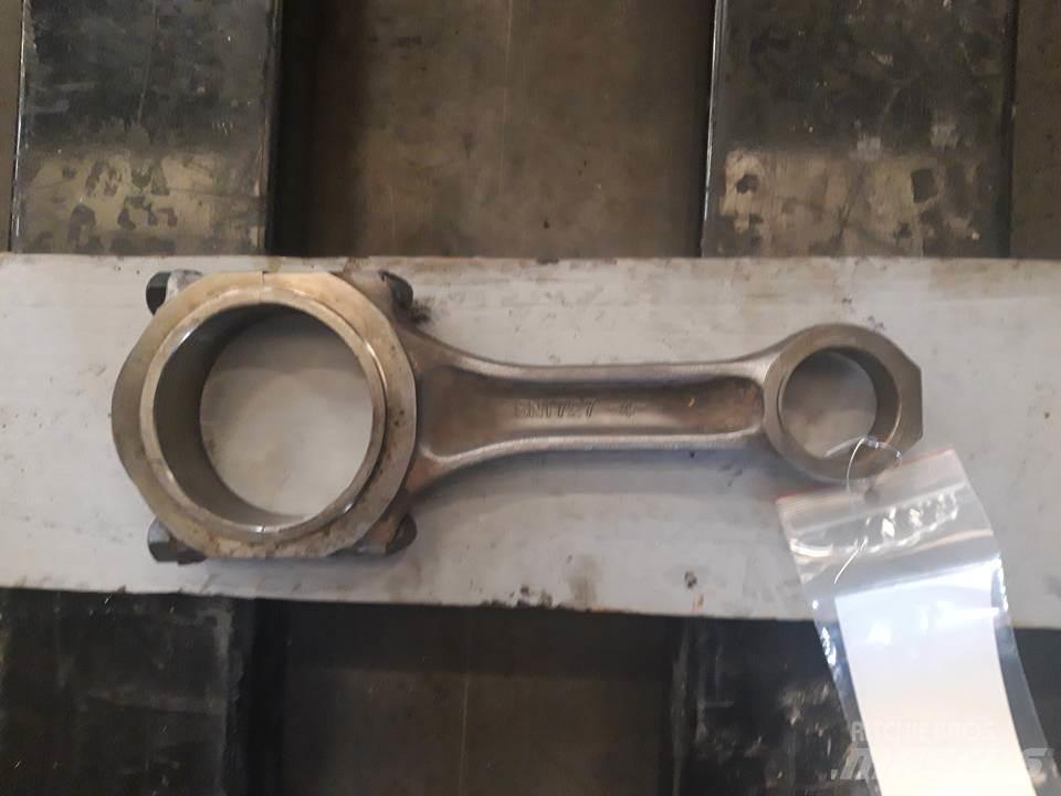 CAT 826C Moottorit