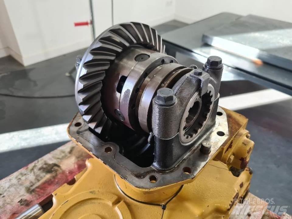 CAT 906H Vaihteisto