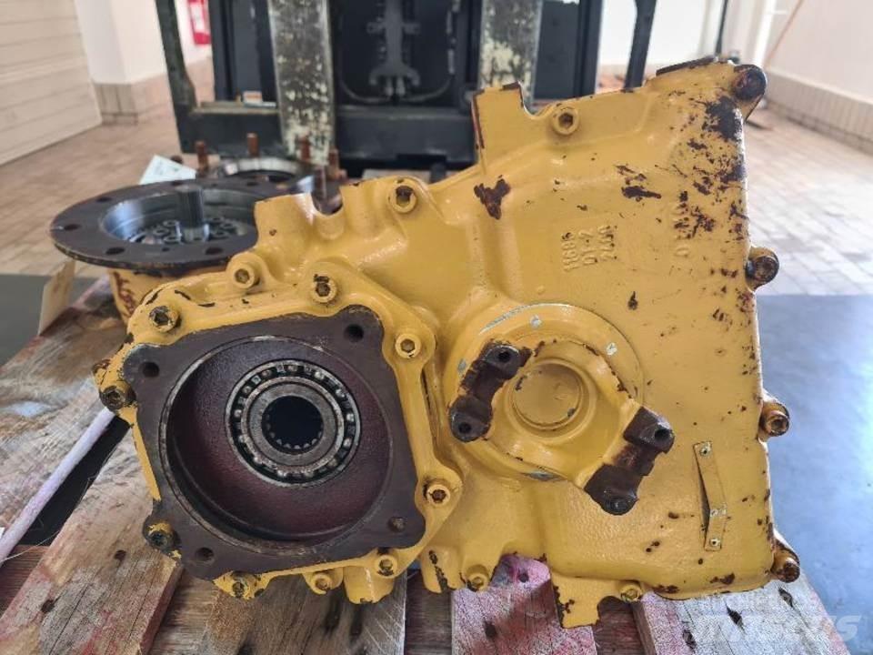 CAT 906H Vaihteisto