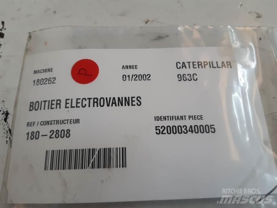 CAT 963C Ohjaamo ja sisusta