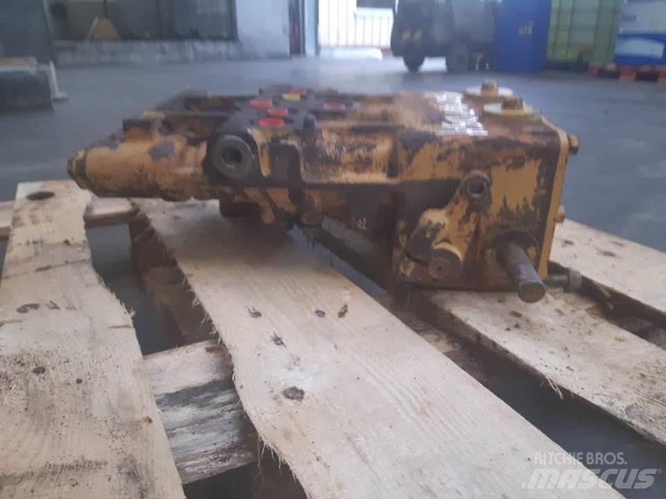 CAT D5H Hydrauliikka