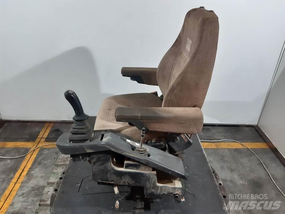 CAT M312 Ohjaamo ja sisusta