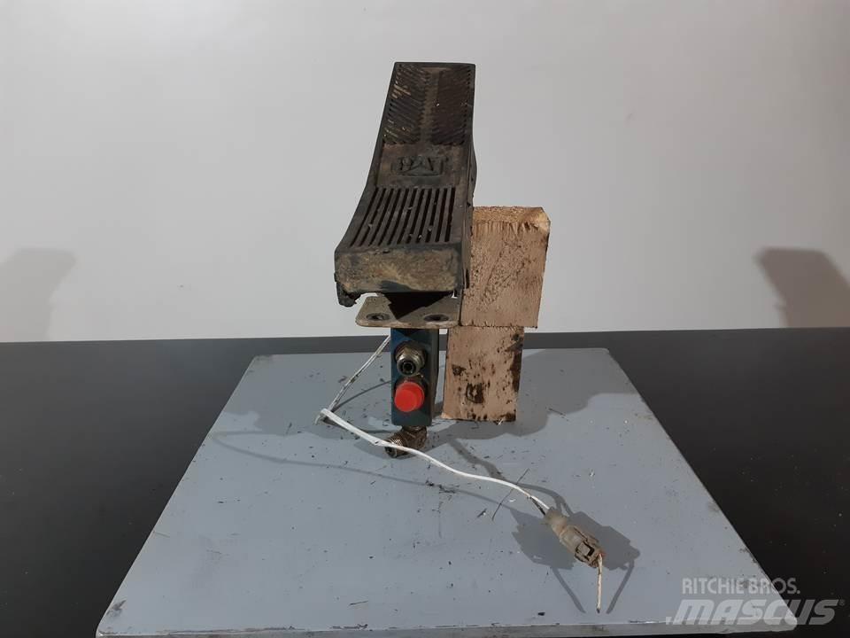 CAT M312 Ohjaamo ja sisusta