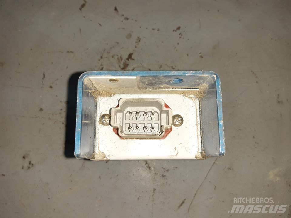 CAT M313C Ohjaamo ja sisusta