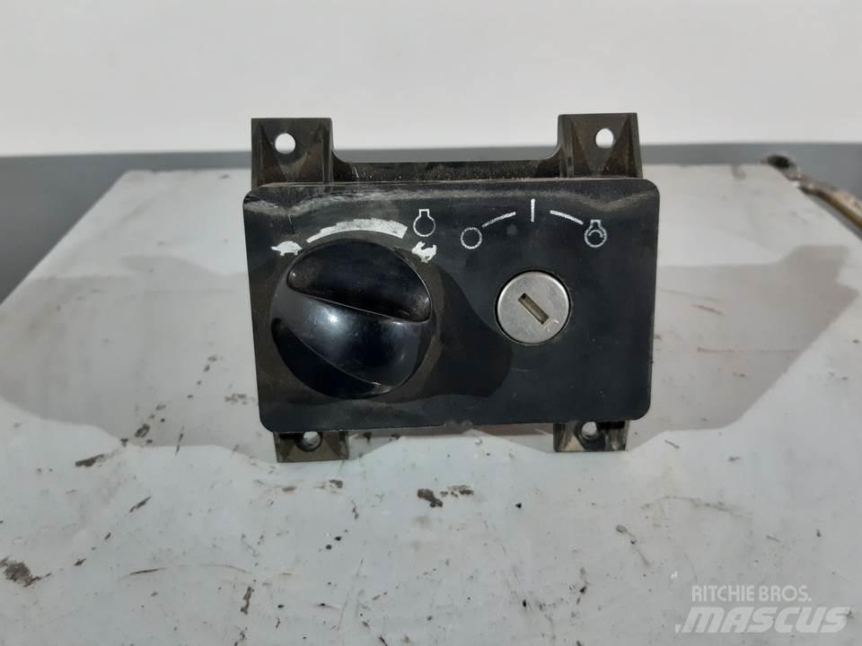 CAT M313C Ohjaamo ja sisusta
