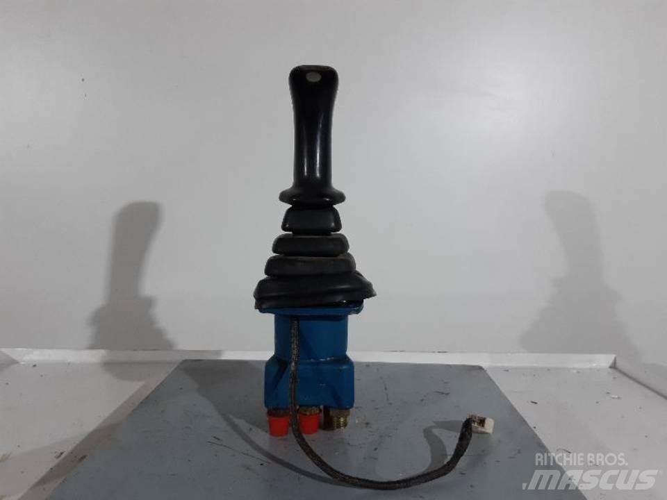 CAT M318 Ohjaamo ja sisusta