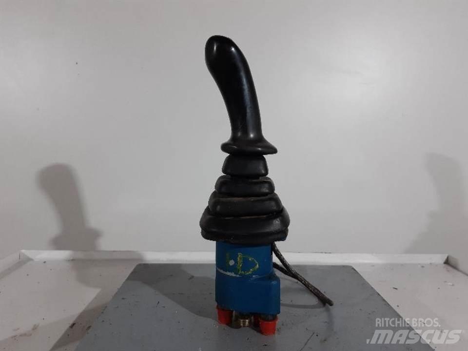 CAT M318 Ohjaamo ja sisusta