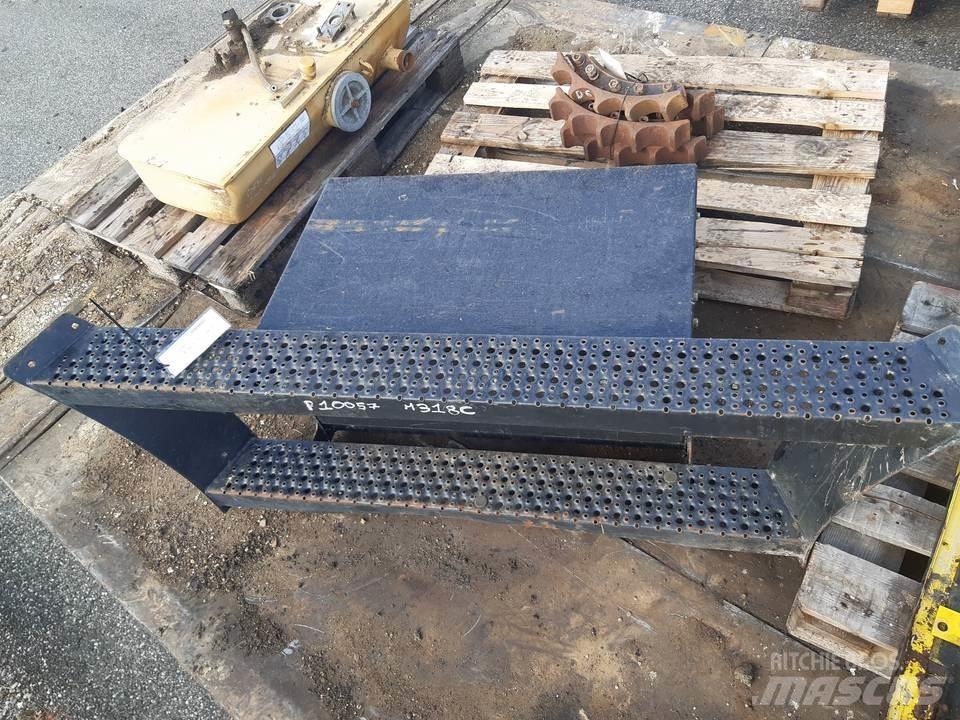 CAT M318C Ohjaamo ja sisusta