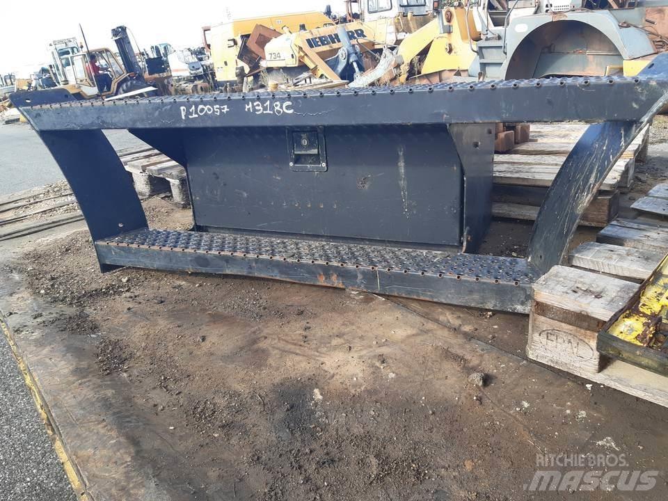 CAT M318C Ohjaamo ja sisusta