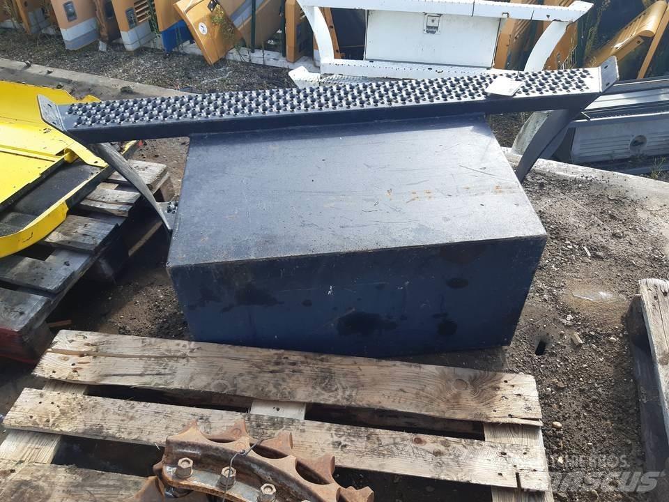 CAT M318C Ohjaamo ja sisusta