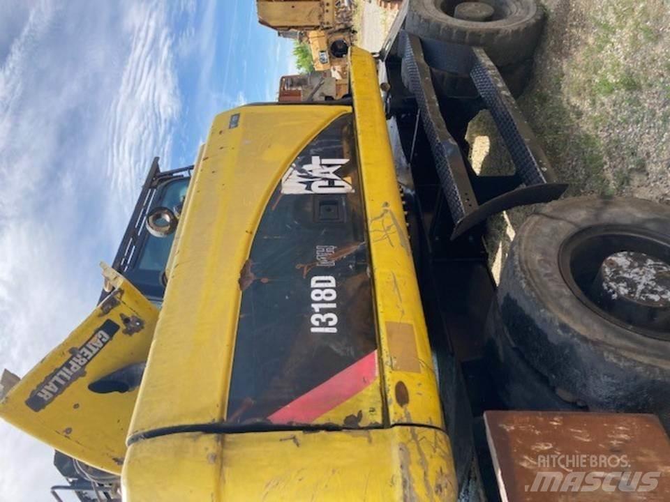 CAT M318D Ohjaamo ja sisusta
