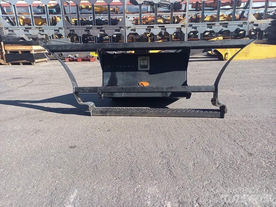 CAT M320F Ohjaamo ja sisusta
