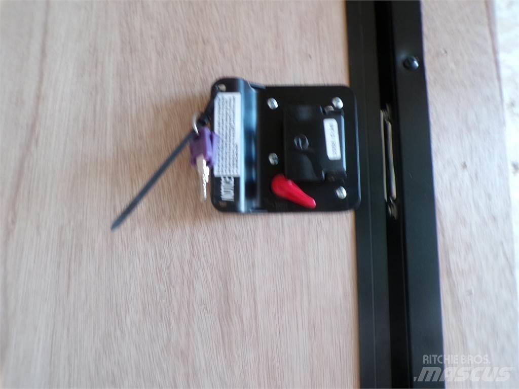  Stealth Umpikoriperävaunut