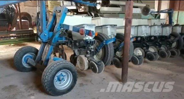  _JINÉ USA) Kinze - 3000 Traktorit