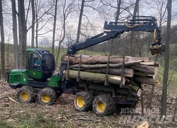 John Deere 1010 E Harvesterit