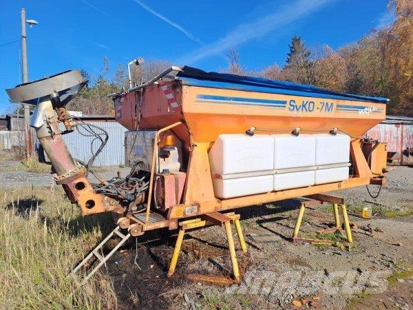  Kobit SYKO 8H Hiekan- ja suolanlevittimet