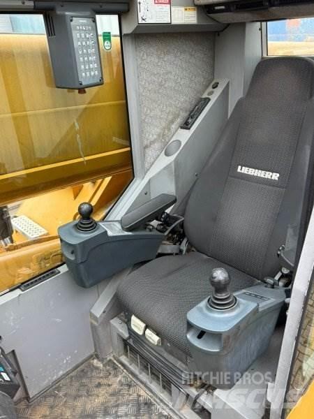 Liebherr 1030-2.1 Nosturiautot