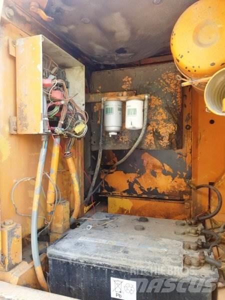 Liebherr R900 B Telakaivukoneet