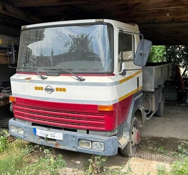 Nissan L351 Koukkulava kuorma-autot