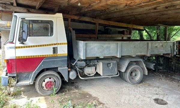 Nissan L351 Koukkulava kuorma-autot