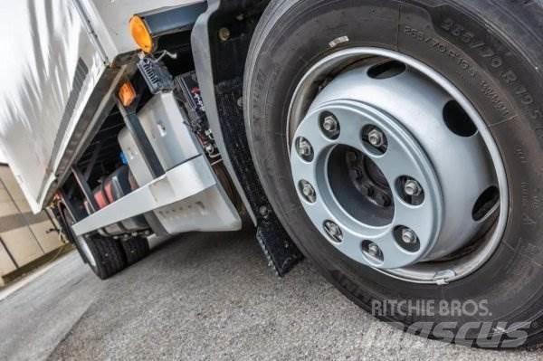 Volvo FL 210 Nosturiautot
