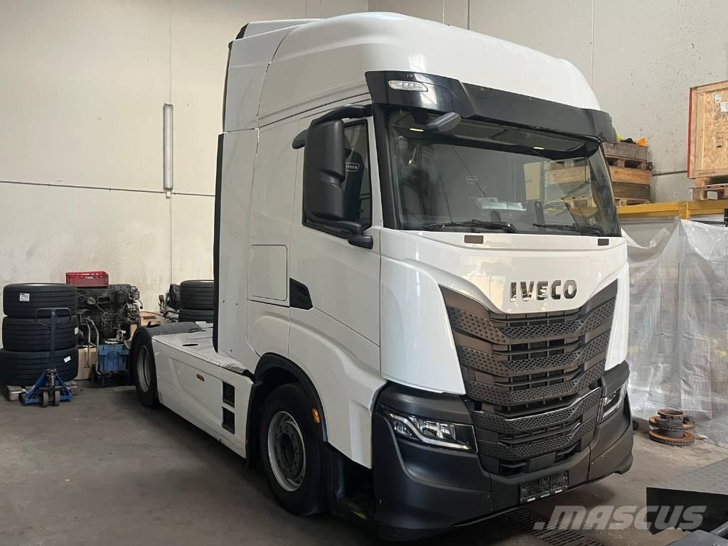 Iveco S-Way AS 440 Vetopöytäautot