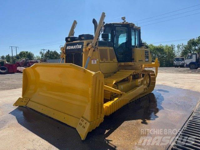 Komatsu D65EX-18 Telaketjupuskutraktorit
